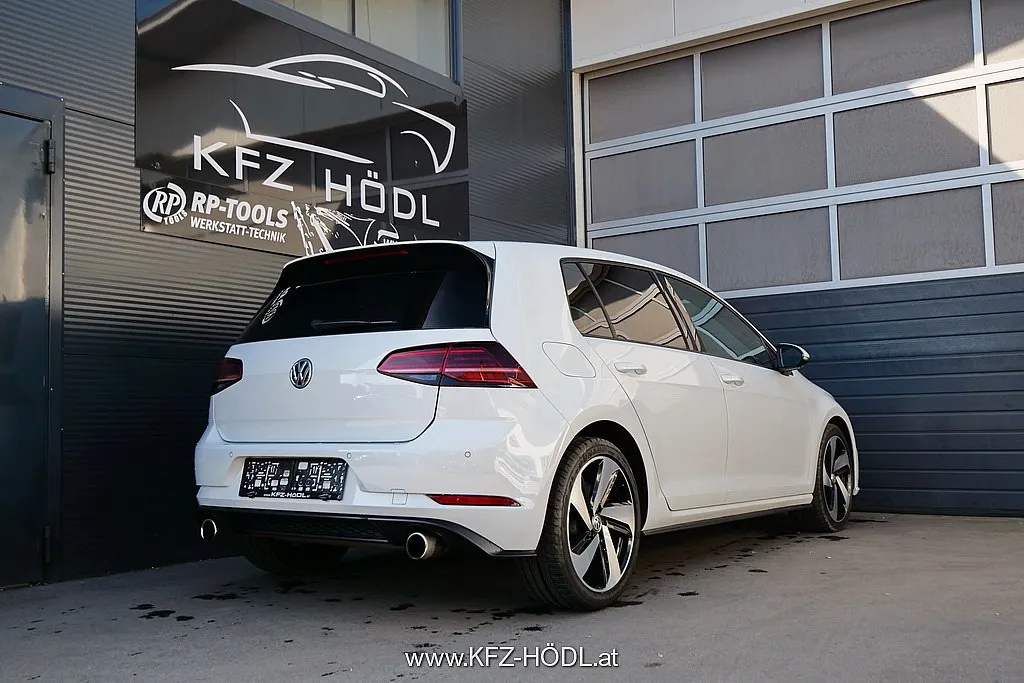 Volkswagen Golf GTI Performance 2,0 TSI DSG Image 2